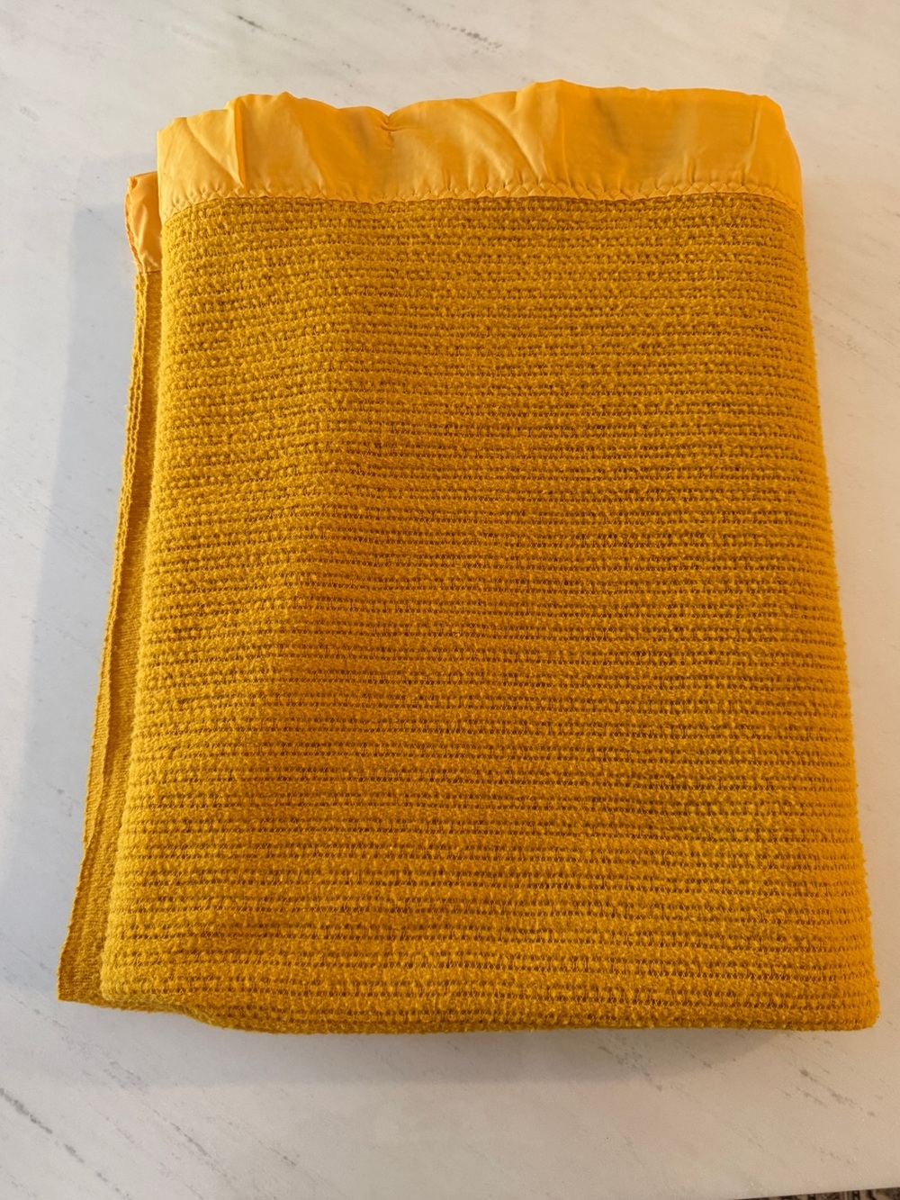 Vintage Esmond Mustard Yellow Thermal Waffle Weave Blanket Satin Trim Twin